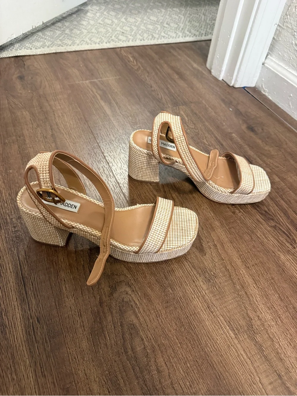 Steve Madden Ivee Platform Sandals